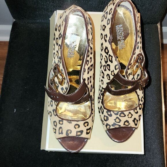 Micheal Kors Webster  - Picture 1 of 5